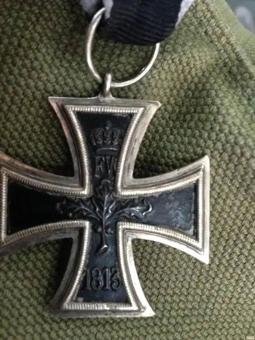 为什么现在的德国还在用二战时期的十字军徽?不违反国际法吗?