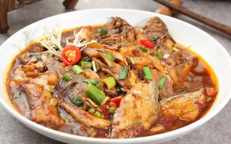 老刘教大家做红烧海杂鱼,多种杂鱼,味道鲜美,口感嫩滑!