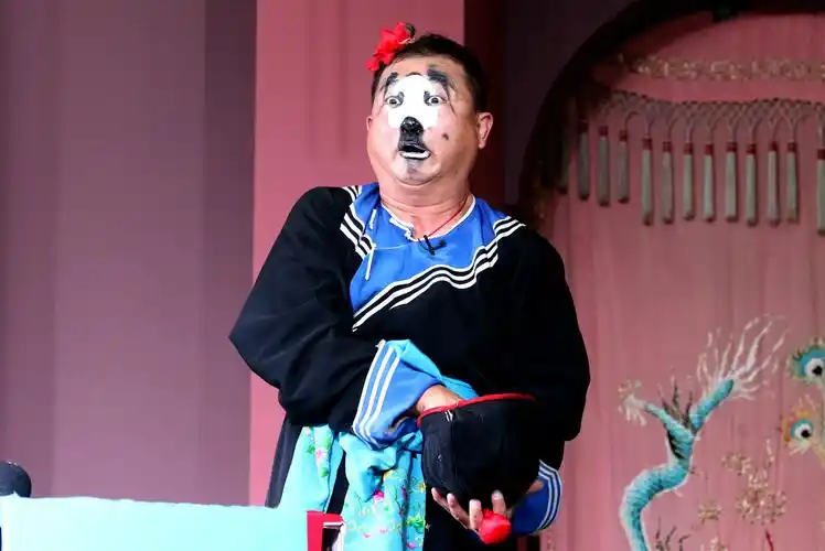 民中川剧:《裁衣》 ----请看轻松,搞笑的三花脸表演