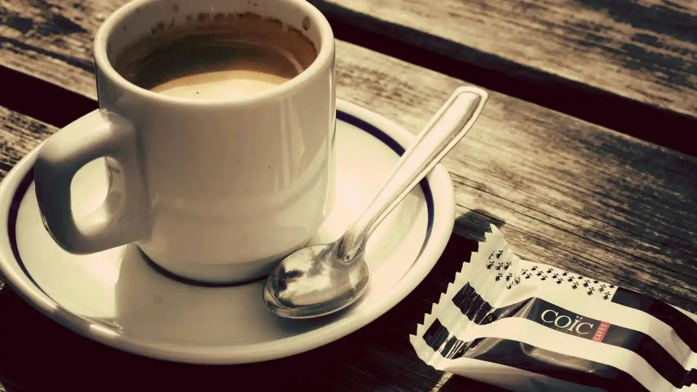 午后阳光咖啡唯美意境图片桌面壁纸