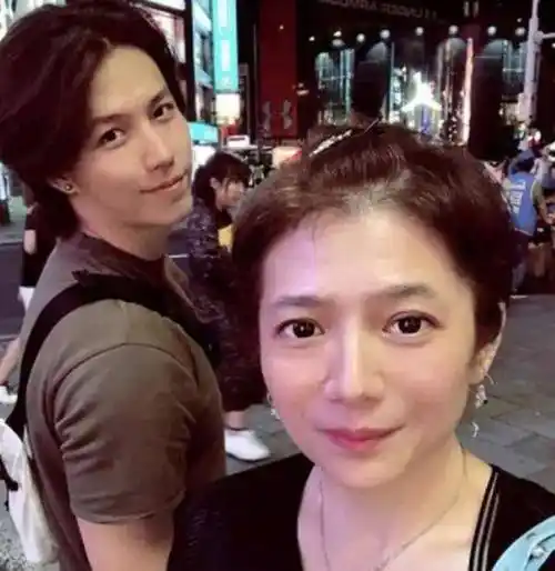 林瑞阳大儿子近照,高大帅气与钟汉良长的像,尤其是这张回头照_张庭_林