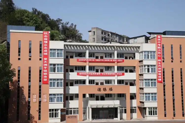 自贡一中(初中部),有温度的教育,专为你而设计!