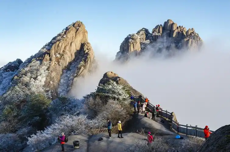 瑞雪兆丰年!黄山"冬雪"景观曼妙绝伦 乐坏了摄影人_云海