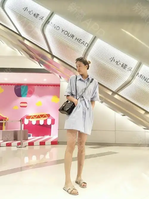 以前没抽脂的时候大腿内侧的弧度很大,现在是直直的弧度很小,明显是