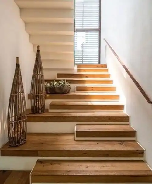 楼梯是装修时的一个大项,但很多人家里的楼梯无论是款式还是功能