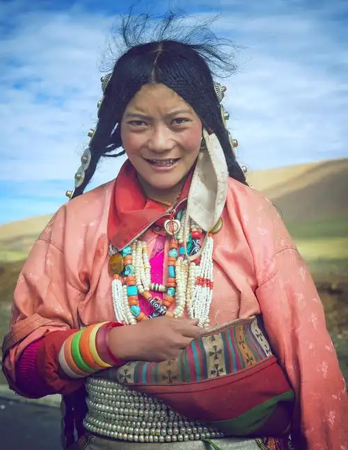 路遇牧区的藏族美女(仲巴县)