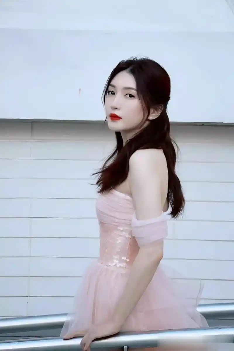 江疏影,1986年出生于上海,内地影视演员,身高168公分,体重48公斤,毕业