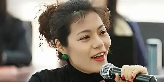 复旦美女教授陈果,从全网追捧到销声匿迹,现在的她过得怎么样