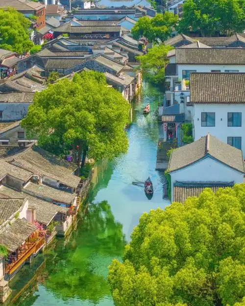 别去乌镇挤了,高铁直达,离杭州仅半个小时,堪称江南古镇天花板,简直美