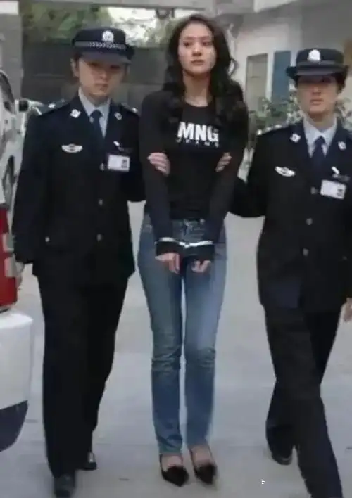 2005年美女死囚犯毕丽梅枪决后复活又补上两枪才没了气息