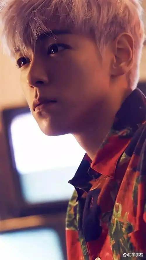 7月27日,bigbang前成员top在韩国复出的事件越闹越大,此前他出席了在