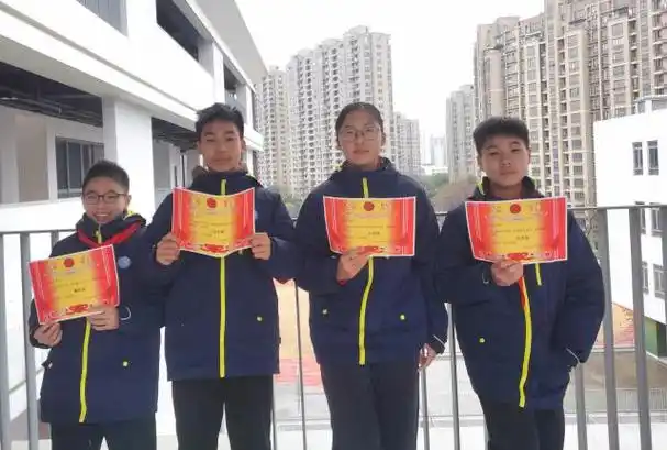 下奖状雨了全能ace最佳好朋友囚牛奖这所学校的花式奖状人手一张