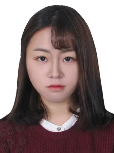 求帮忙 帮忙把这张照片ps成一寸的正装照 白底 急用 谢谢