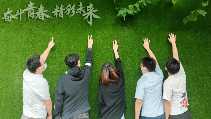 永业行致青春就这young在青春的赛道上跑出最好成绩