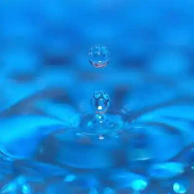 透明水滴头像一滴水水滴特写素材图片