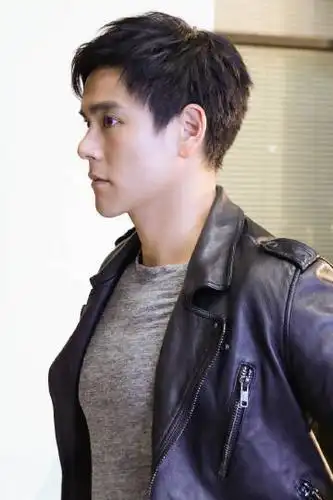 彭于晏##彭于晏代言vivox9# 侧颜是个好东. 来自彭于晏工作室 - 微博