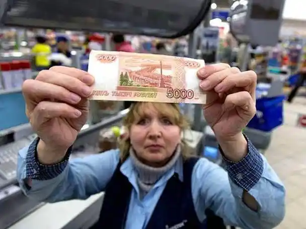 俄罗斯大选日益临近,普京总收入数据公开,与拜登存在不小差距_卢布