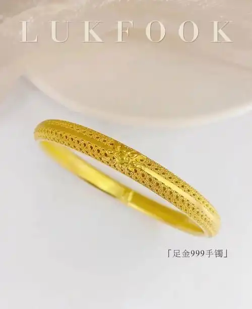 今年新添的六福金镯子
