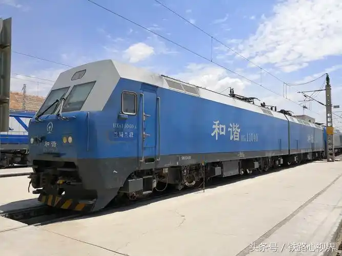 大饱眼福某机务段里近距离探索蓝精灵hxd1型电力机车