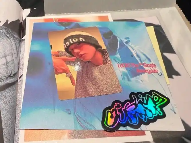 黄旭熙晒与粉丝大合照