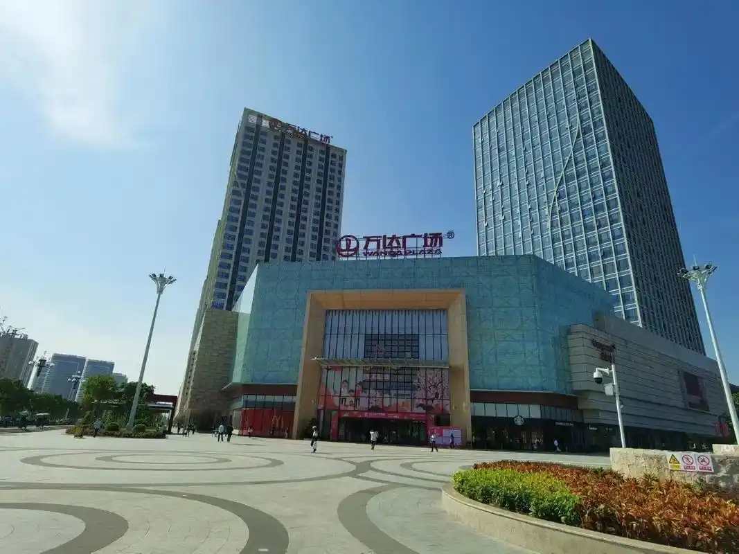 急售双地铁口萝岗万达广场写字楼精装