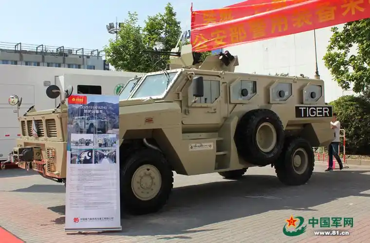 武装装甲越野车 伍行健 摄