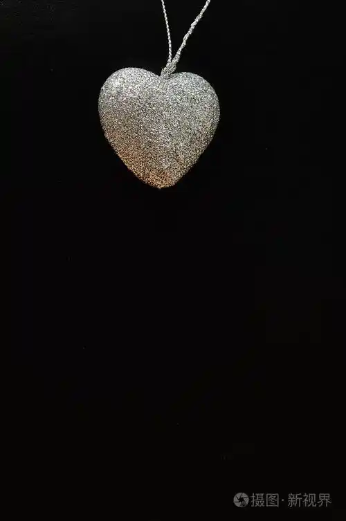 情人节一颗银色的心