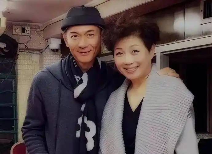 亚视版《我和春天有个约会》播出26年,13位演员境况差距大_邓萃雯