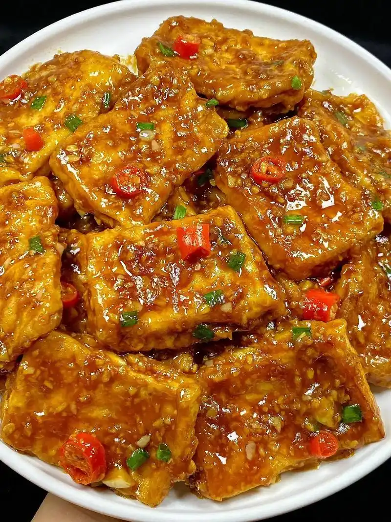 这个香煎脆皮豆腐泰香了!巨好吃!外酥里嫩, 香辣入味,每块脆 - 抖音