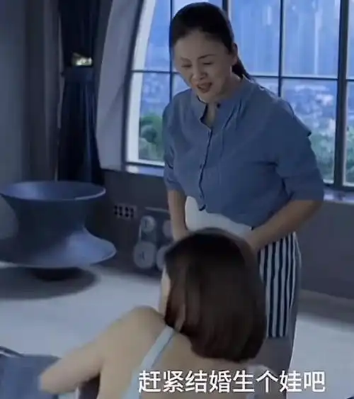 条件不符就别尬演"女霸总"了,49岁佘诗曼告诉你,啥叫职场精英