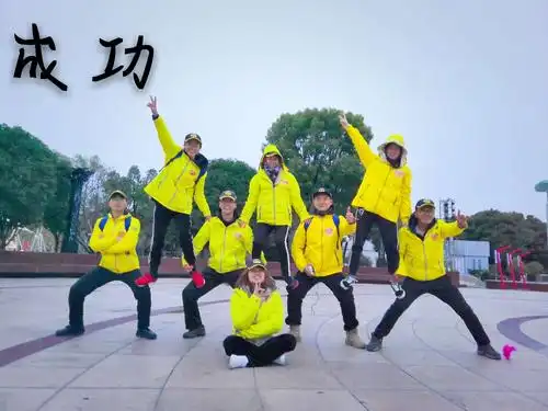 最后看我们小黄人拍照的pose!