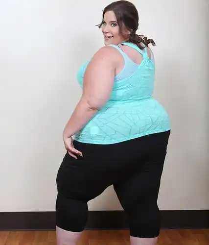 对抗偏见 美胖女孩勇追舞蹈梦传递正能量获赞(组图)