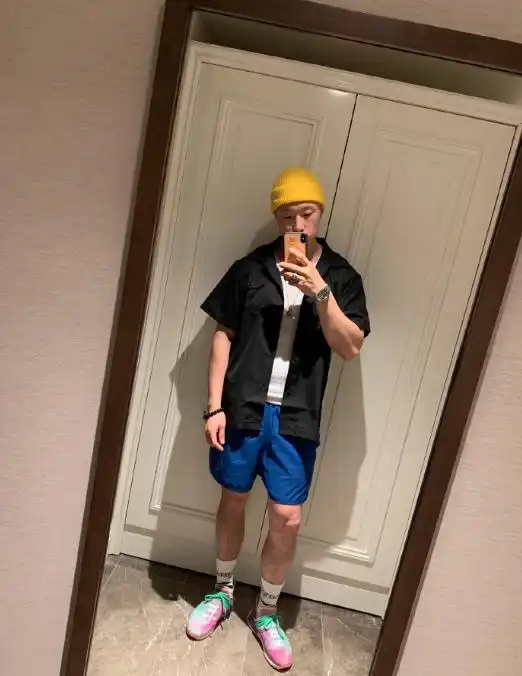 德云社相声演员朱云峰晒美国洛杉机日常生活照,健身男爱美无极限