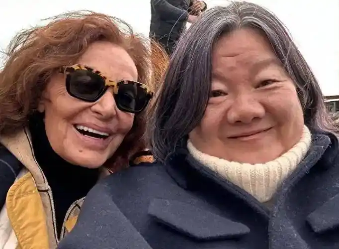 原创洪晃不整容不修图杨澜小她7岁却还在刻意扮嫩越看越假没她自然