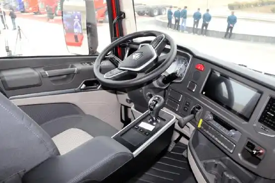 中国重汽豪沃max载货新车490马力1000升大油箱动力强续航无忧