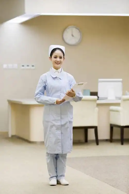 东方人,成年人,一个人,医生,护士,医院,笑,微笑,露齿笑,竖图,室内