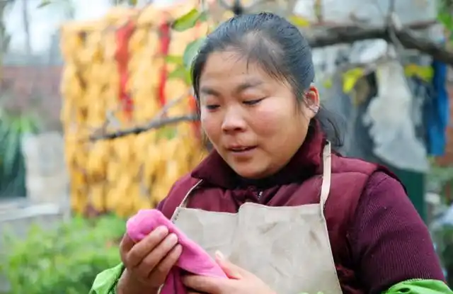 54岁农村大姐胃痛,坚持吃3个月南瓜养胃,后来她咋样了?