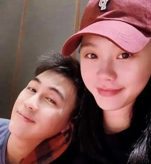 纪实奚梦瑶35岁生日婆婆送她一艘新船全家为其举办下水礼仪