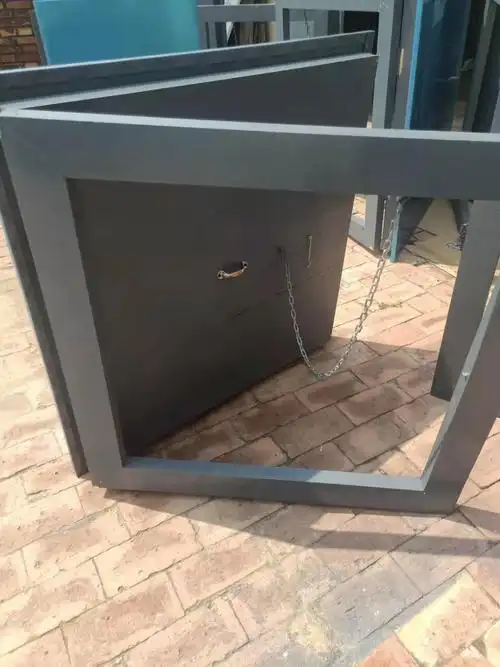 稻城楼面检修人孔多少钱,多根所述横向杆件均沿所述移动式盖板的宽度