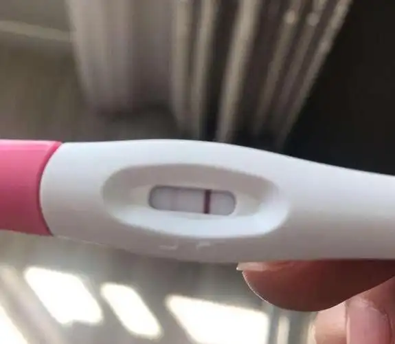 验孕棒一深一浅和两条杠都很深,有啥区别?可不单单是怀孕时间短