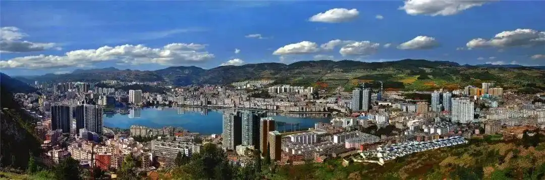 蒙自   蒙自城区(胡彦辉 摄) 个旧 个旧全景(梁荣生 摄 )