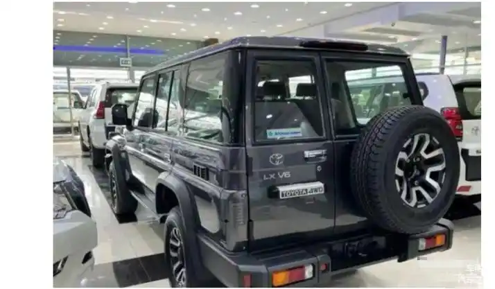 全新丰田陆巡lc76亮相!搭载4.