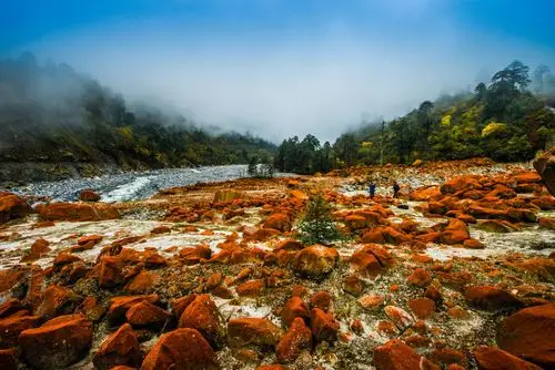 燕子沟红石滩.2018.10.16日.我们一行4人.拍到了世界奇观.