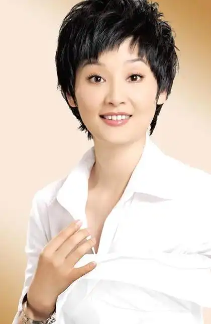 当冯小刚这个名字再次闪耀在新闻头条上时,许多人感到震惊和遗憾.