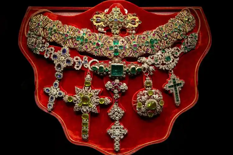 世界最贵重珠宝之一亮相罗马_高清图集_新浪网