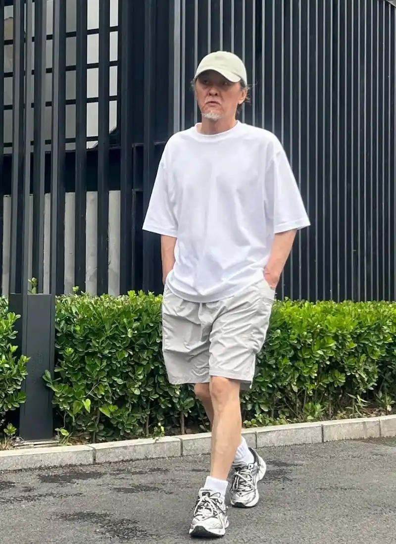 真正有格调的中年男人,夏天不会穿大裤衩出门,看素人街拍就明白