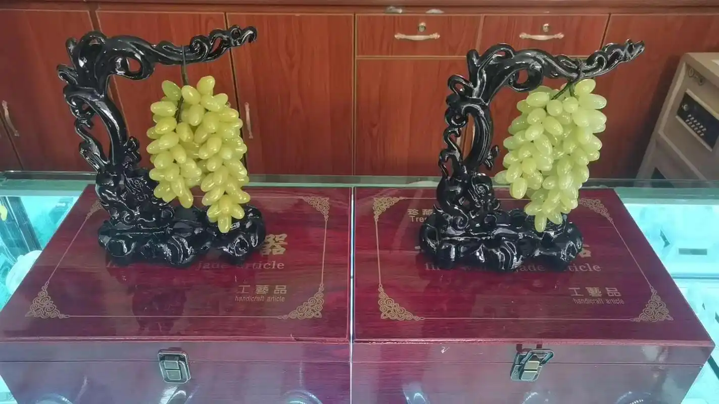 精美和田玉青海料(昆仑玉)葡萄摆件  美好寓意:多子多福   - 抖音