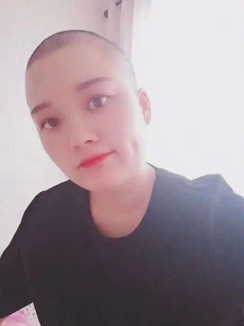 女孩子剃一次光头也很帅呢