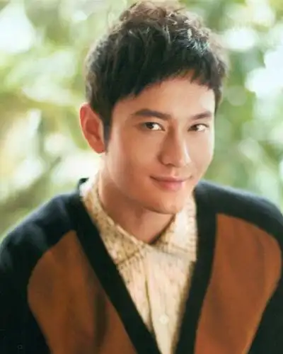 黄晓明圆寸飞机头霸气型男