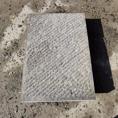 青石板人工手凿錾道面